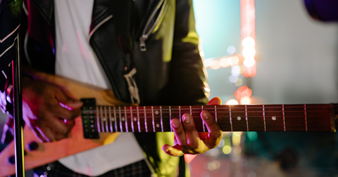 I 5 accessori per chitarra sotto i 30€ che ogni chitarrista dovrebbe avere