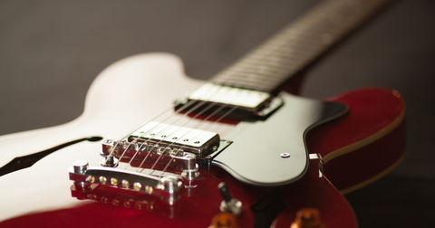 Come accordare una chitarra elettrica? La guida completa