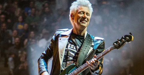 Adam Clayton: anatomia di un leggendario modo di suonare il basso