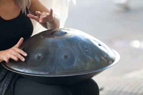 L’origine dell’handpan: la storia di un OVNI musicale