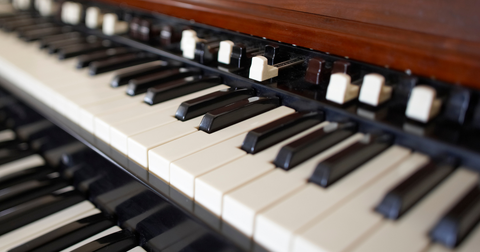 L’organo Hammond: ritratto e storia di uno strumento immortale