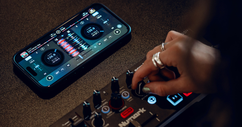 Numark MixTrack Go: mixa ovunque, senza fili, senza limiti