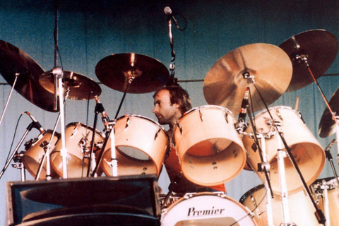Phil Collins e la sua batteria: l’uomo che ha inventato il suono degli anni ’80