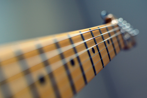 Come regolare il truss rod della chitarra: guida completa