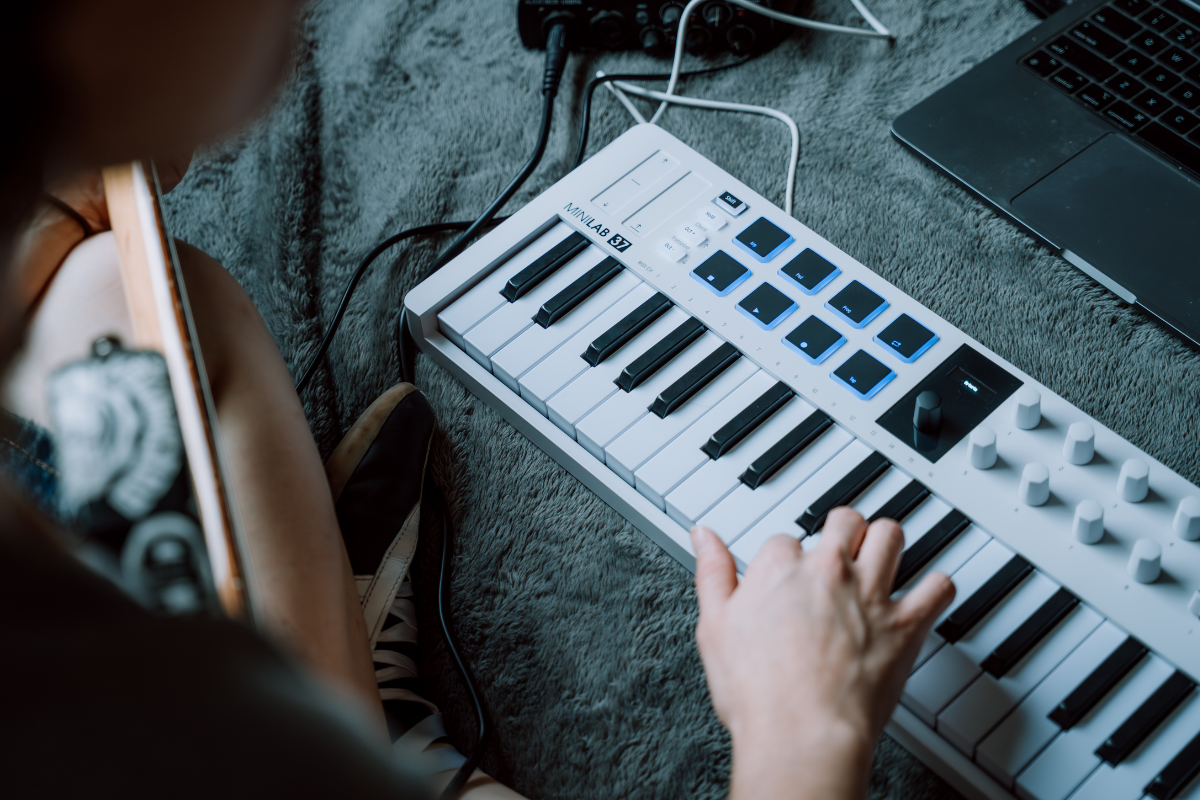 Arturia MiniLab 37 : le contrôleur MIDI compact passe aux 37 notes