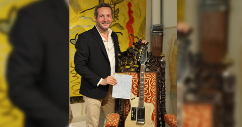 La prima chitarra di Johnny Hallyday, una Eko, venduta per 9.300 € all’asta a Bordeaux