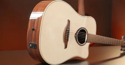 Lâg Tramontane T218: folk elettrificata in abete e palissandro