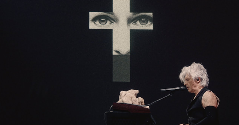 Il nuovo videoclip degli Indochine, « Sanna sur la croix », scuote l’opinione pubblica