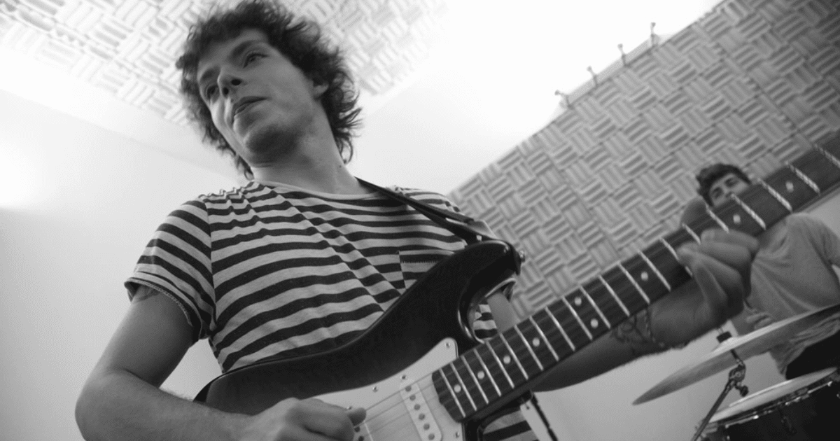 Samy Docteur (professeur de guitare à la Woodbrass Music School) – Interview
