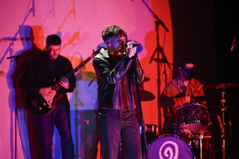 Louis Tomlinson presenta il nuovo singolo « Imposter » da Jimmy Fallon