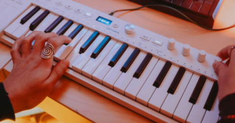 Arturia KeyStep 37 mk2: il controller-sequencer ibrido definitivo