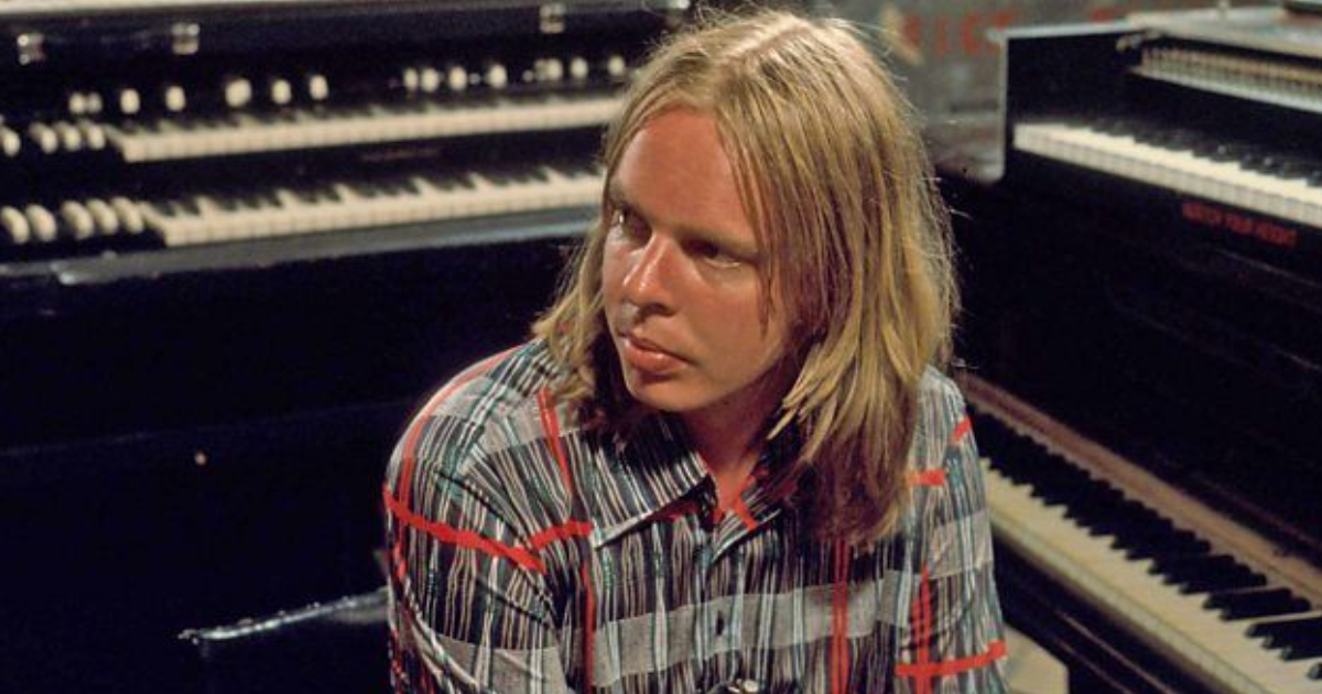 Rick Wakeman et ses claviers monumentaux : le prog rock dans sa démesure