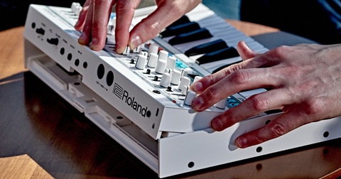Roland presenta il n/vision: un synth wavetable ultra compatto