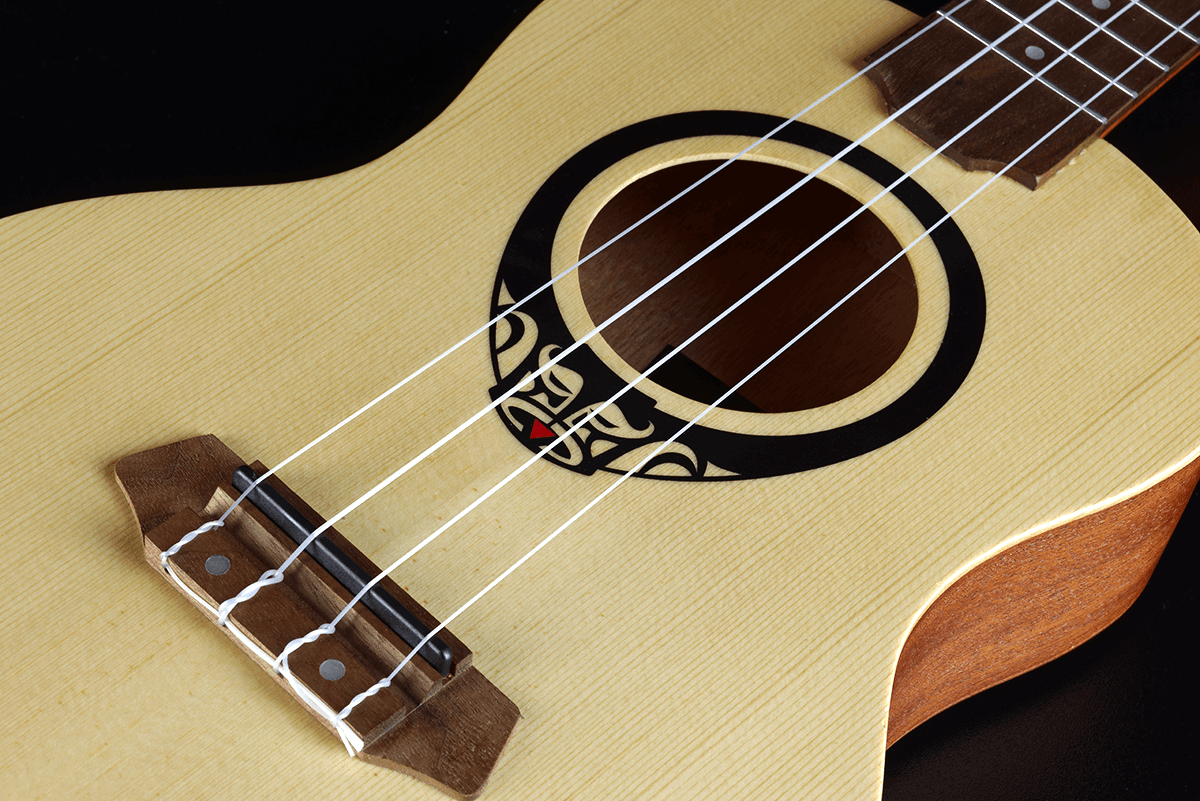 Tiki TKU150TE Ukulele Tenore Slim Arched Back