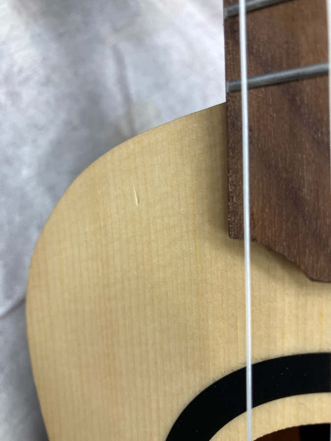 Tiki TKU150TE Ukulele Tenore Slim Arched Back - Stock B