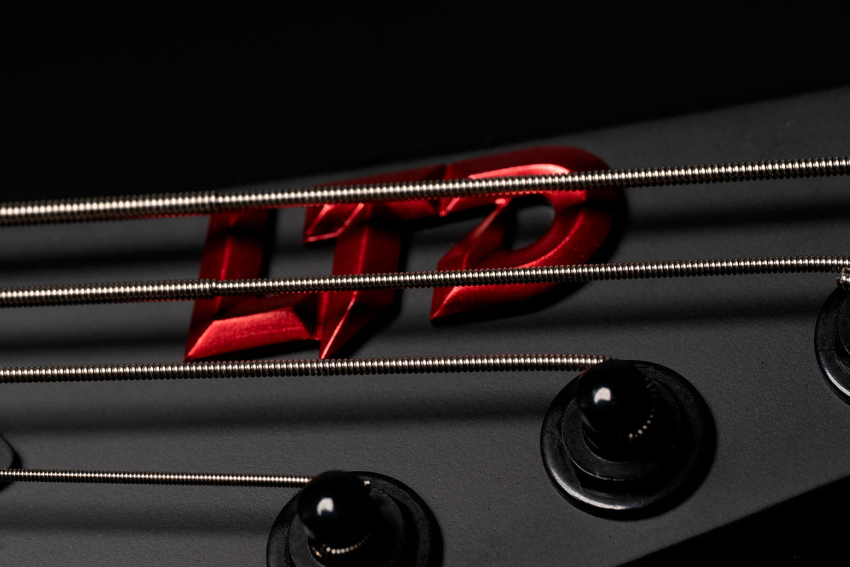 M-6 Evertune Nero metallizzato Nero Rosso Burst satinato