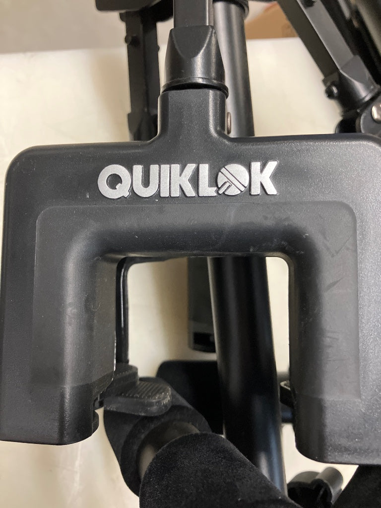 GS538 UNIVERSAL GUITAR STAND TRIPLE - B Stock