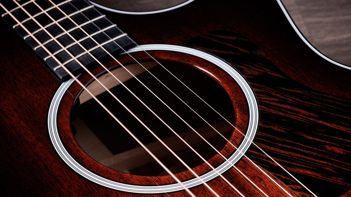 324ce Next Generation tavola in mogano tropicale Shaded Edgeburst Grand Auditorium