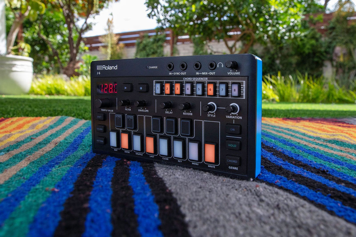 Aira Compact J-6 Synth per accordi