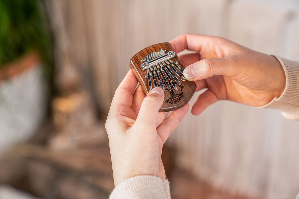 MEINL SONIC ENERGY MINI KALIMBA 8 NOTES BLACK WALNUT TREE OF LIFE