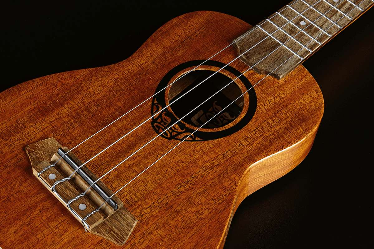 Tiki Baby TKU110S Ukulele soprano sottile con fondo arcuato