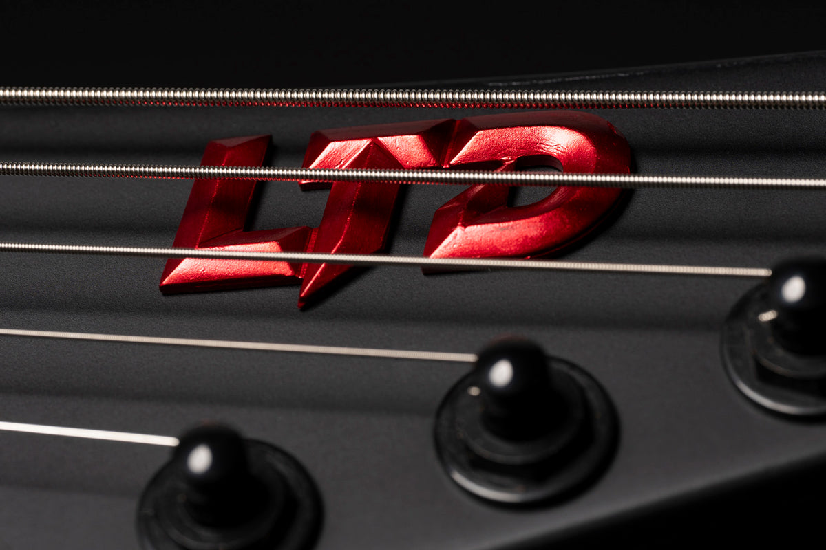 EXL-7 Baritono Black Metal Red Burst Satin