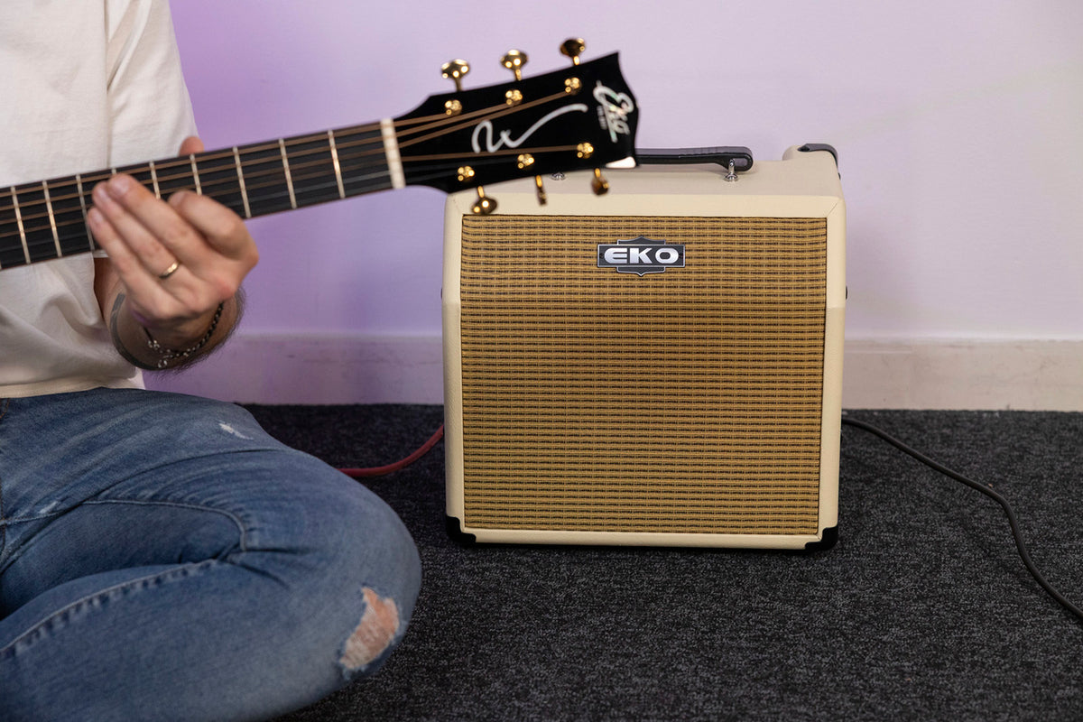 AC15 amplificatore elettroacustico 15W