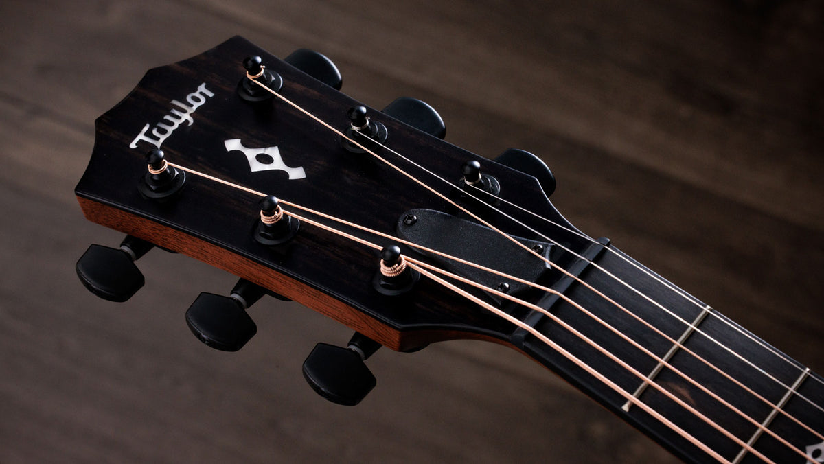 324ce Next Generation tavola in mogano tropicale Shaded Edgeburst Grand Auditorium