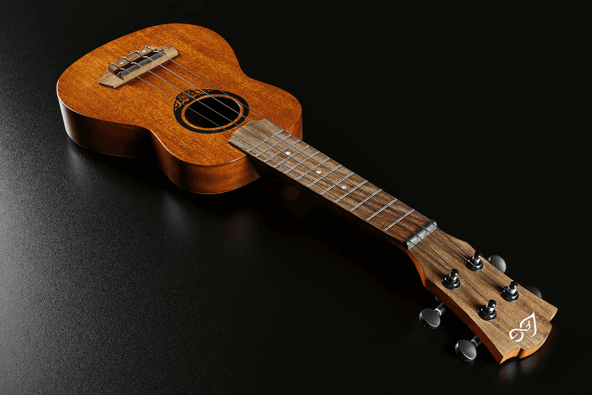 Tiki Baby TKU110S Ukulele soprano sottile con fondo arcuato