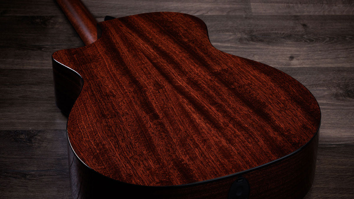 324ce Next Generation tavola in mogano tropicale Shaded Edgeburst Grand Auditorium
