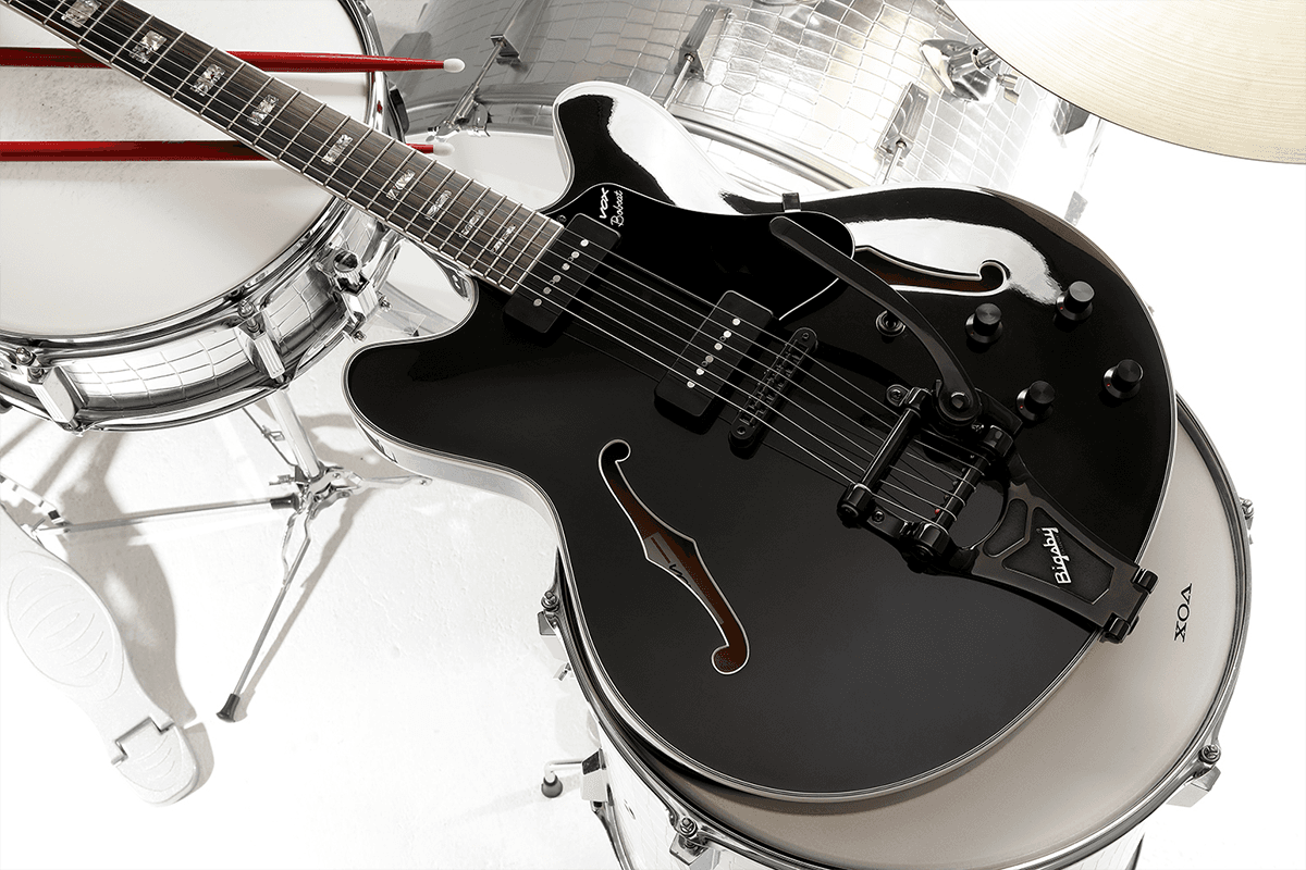 Bobcat V90 Bigsby Black