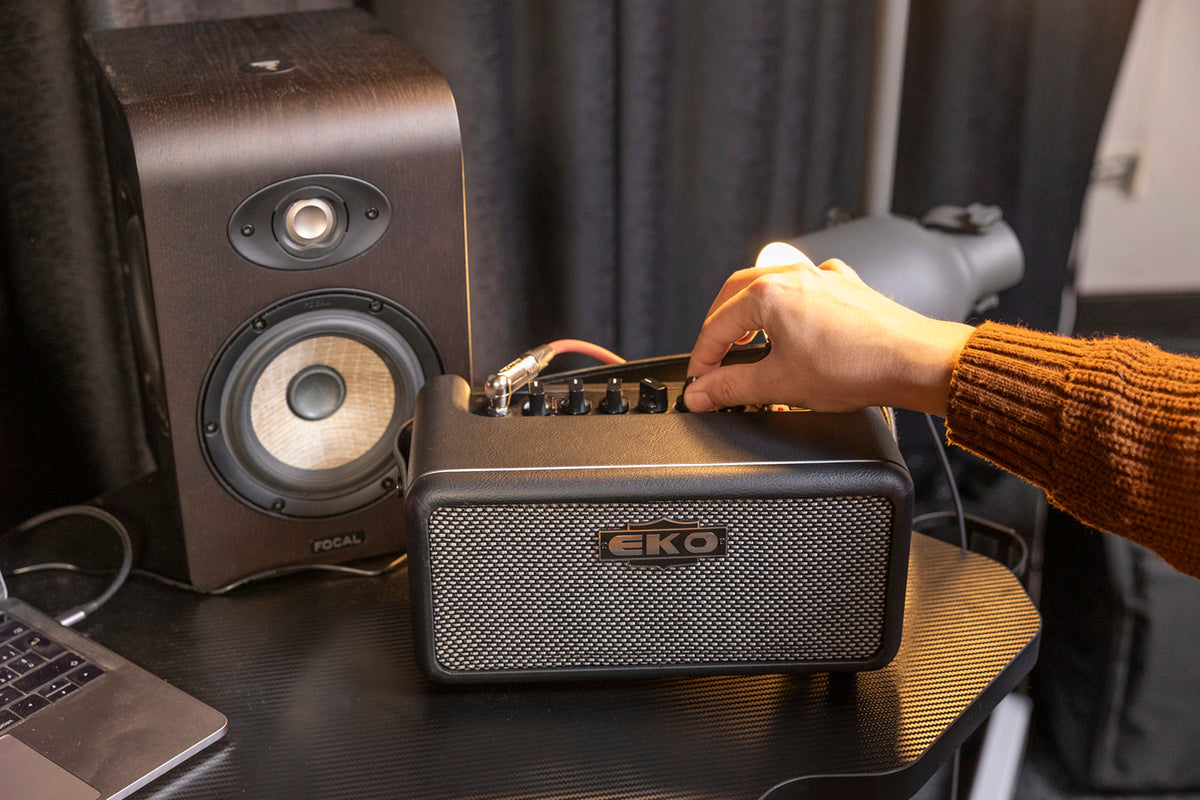 BAIO Amp 15 - ampli compatto con modelli + effetti + Bluetooth