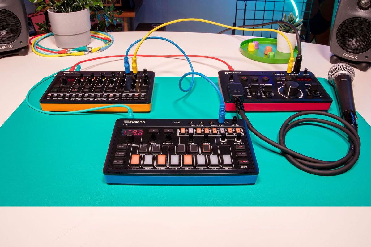 Aira Compact J-6 Synth per accordi