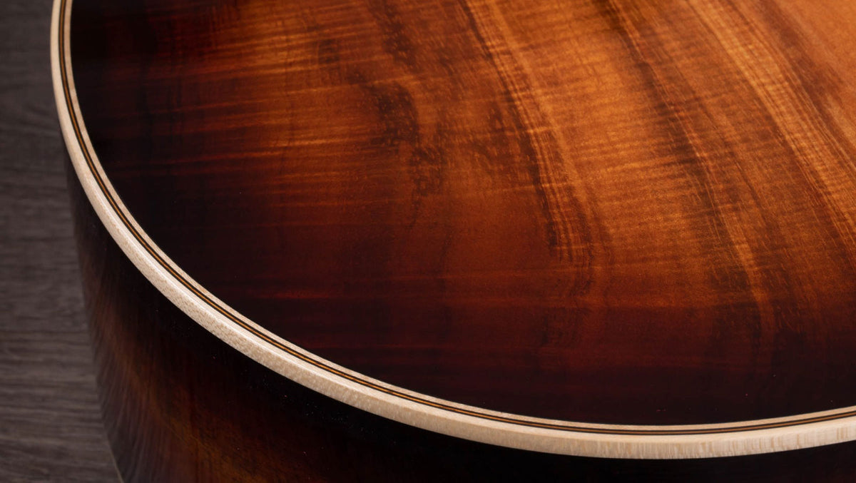 K24ce Tavola in koa hawaiano sfumato Edgeburst Grand Auditorium