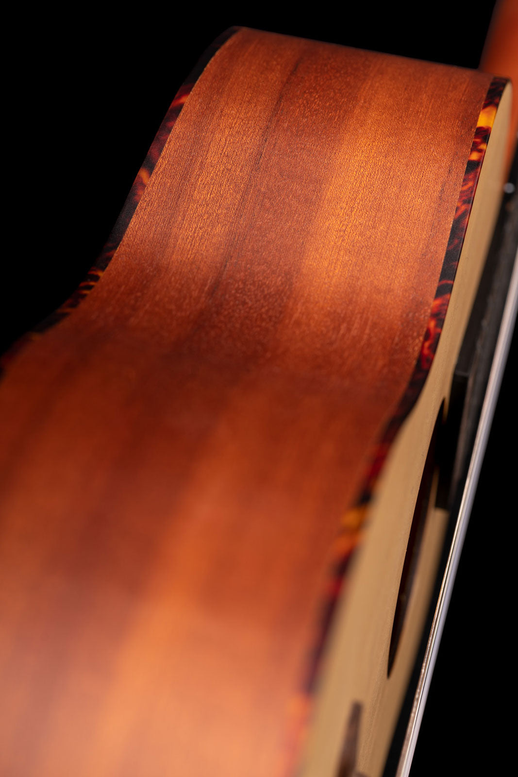 Ukulele baritono in abete