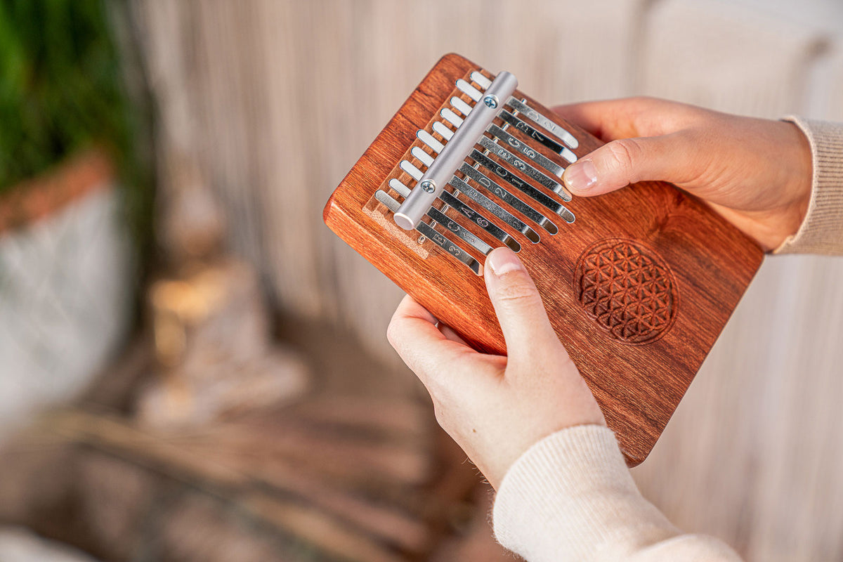 MEINL SONIC ENERGY SOLID KALIMBA 10 NOTES ZAMBESI REDWOOD FLOWER OF LIFE