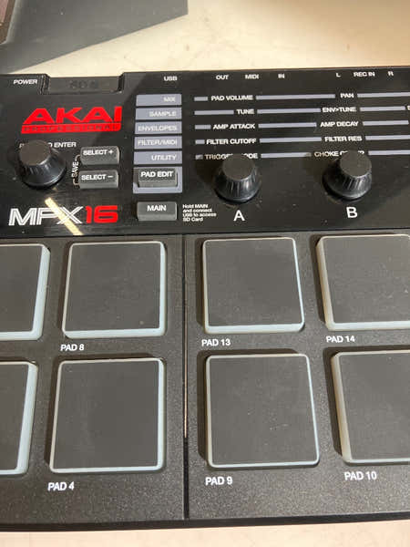 Akai Professional MPX16 - Stock B
