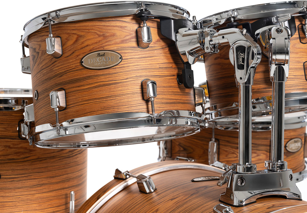 Decade Maple Artisan Rock 22" Satin Caramel Veil