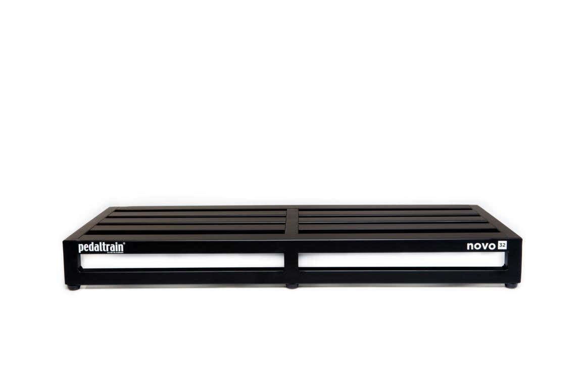 NOVO 32 PEDALBOARD WITH SOFT CASE